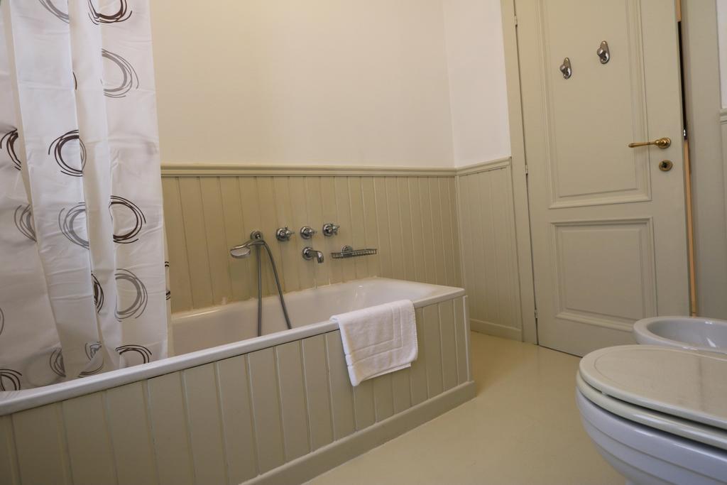 Ancient Courtyard Bonanomi 2 Bedroom Apartment Como Luaran gambar