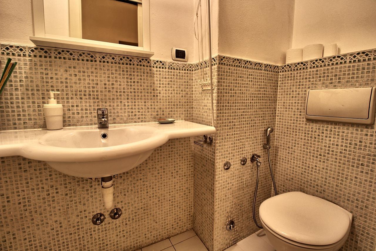 Ancient Courtyard Bonanomi 2 Bedroom Apartment Como Luaran gambar